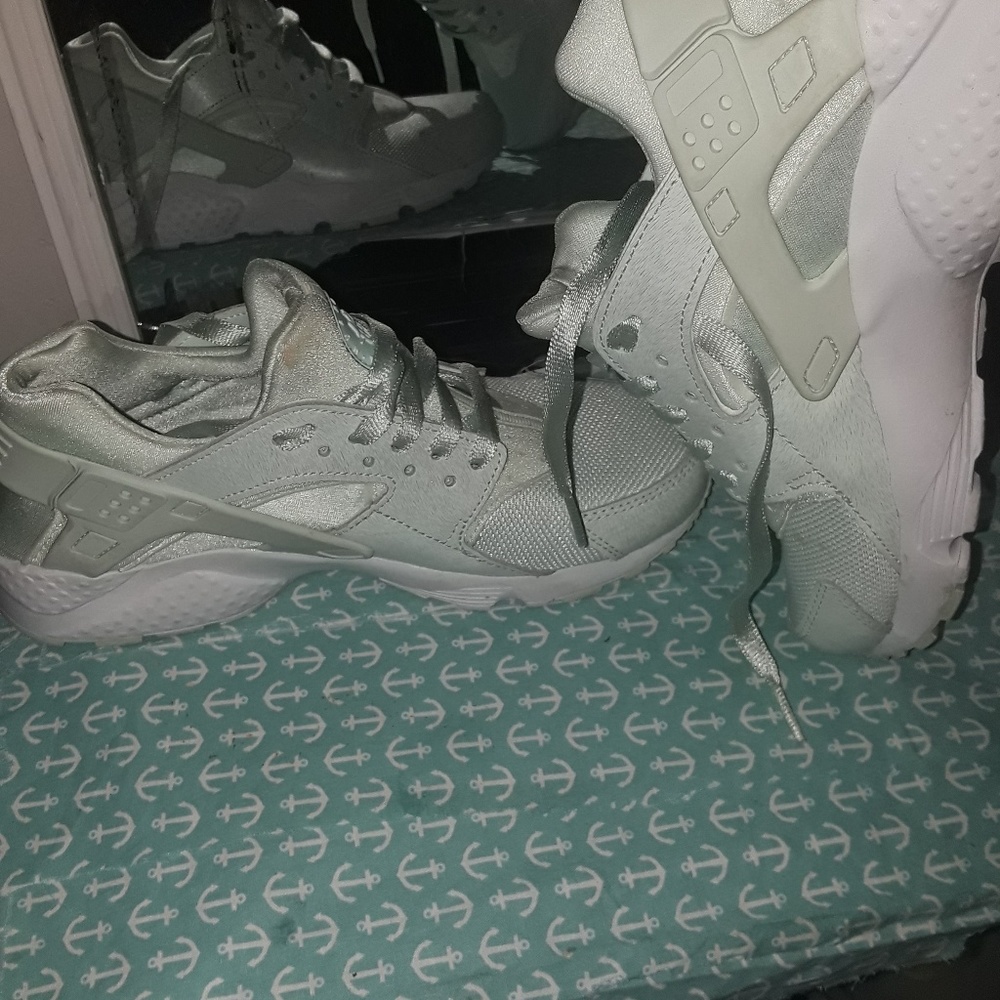 Nike - Picture 2 of 3